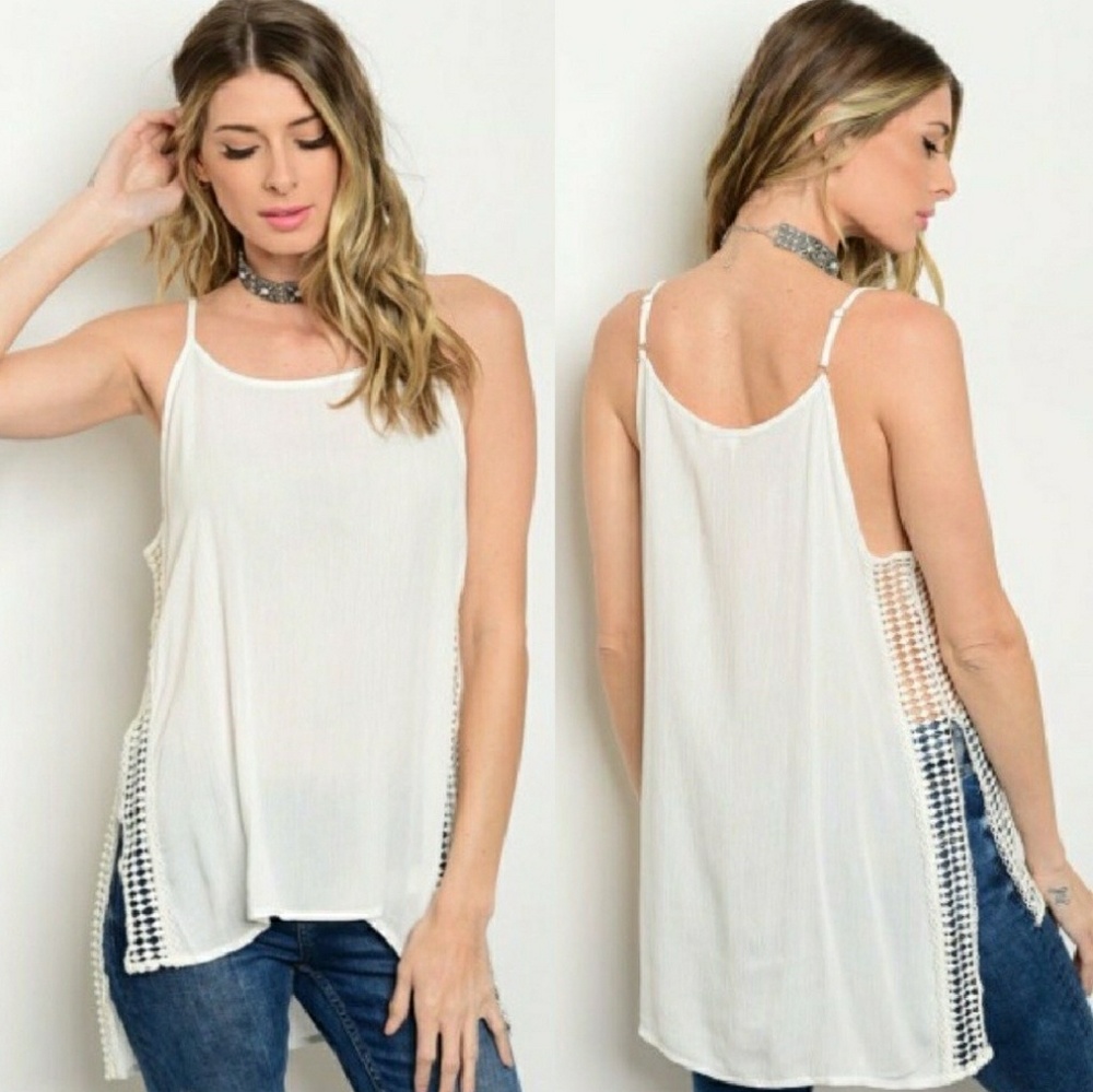 🎊 HP X2 🎊White  Crochet Tank